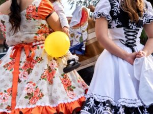 Vad ska man ha på sig på Oktoberfest? Så väljer du en festlig outfit som känns rätt